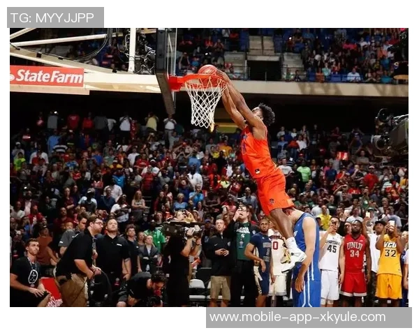 他以2米36的惊人高度轻松扣篮创下美国大学篮球历史新纪录 他以2米36的惊人高度轻松扣篮创下美国大学篮球历史新纪录