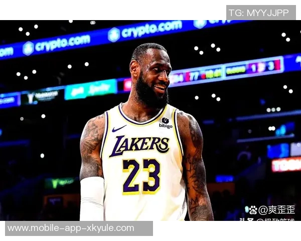 詹姆斯最后一攻前询问雷迪克暂停建议雷迪克果断选择直接进攻策略